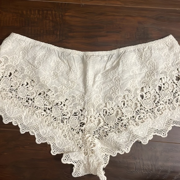 Free People ivory embroidered shorts - Picture 4 of 7